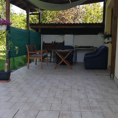V Zahrade - Stylovy Apartman S Velkou Terasou *