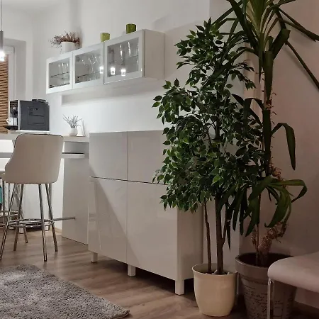 Lejlighed V Zahrade - Stylovy Apartman S Velkou Terasou *